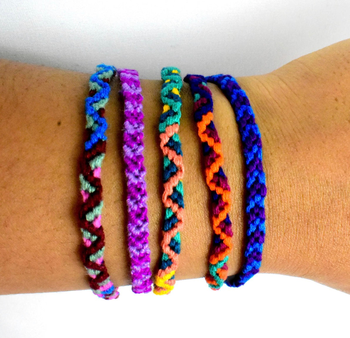 Friendship Bracelet Loom Kit | Wooden or 3D Printed Loom | DIY Bracelet Making Kit | Makes 4 Bracelets | Kids Craft Gift | Tween Activity